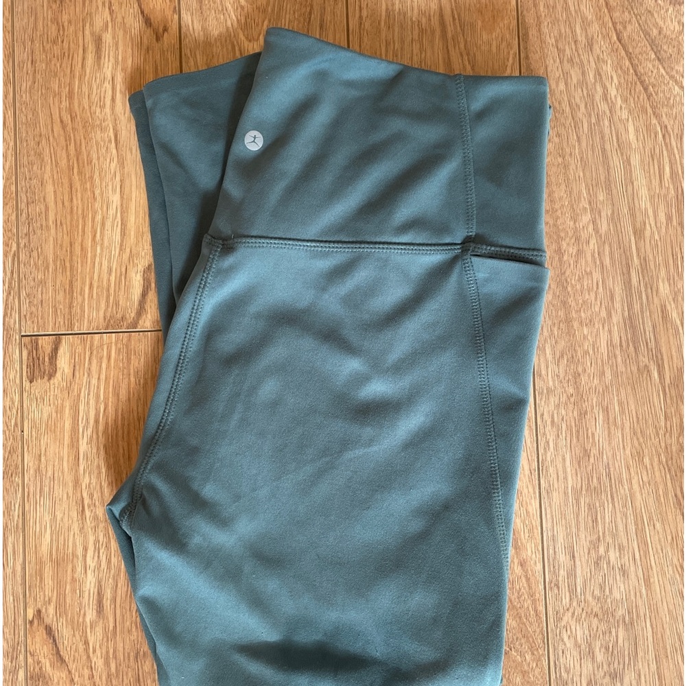 Danskin 7/8 length leggings with POCKETS!